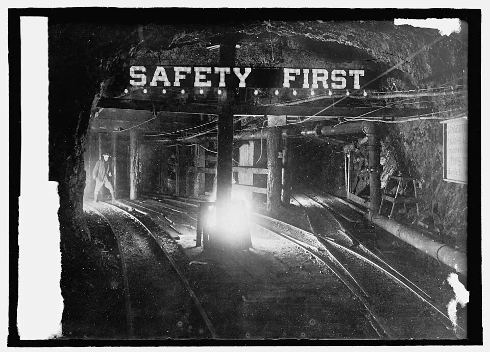 Hình minh họa: 7 Biện Pháp Thiết Yếu Đảm Bảo An Toàn Mỏ Than Lộ Thiên 2026