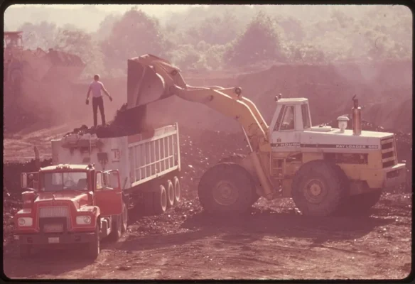 Hình minh họa: Bảo trì máy khai thác than: Máy khoan, máy xúc và hệ thống vận chuyển