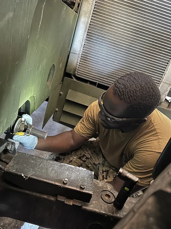 Hình minh họa: Quy trình bảo trì hàng ngày và hàng tuần cho máy móc công trình