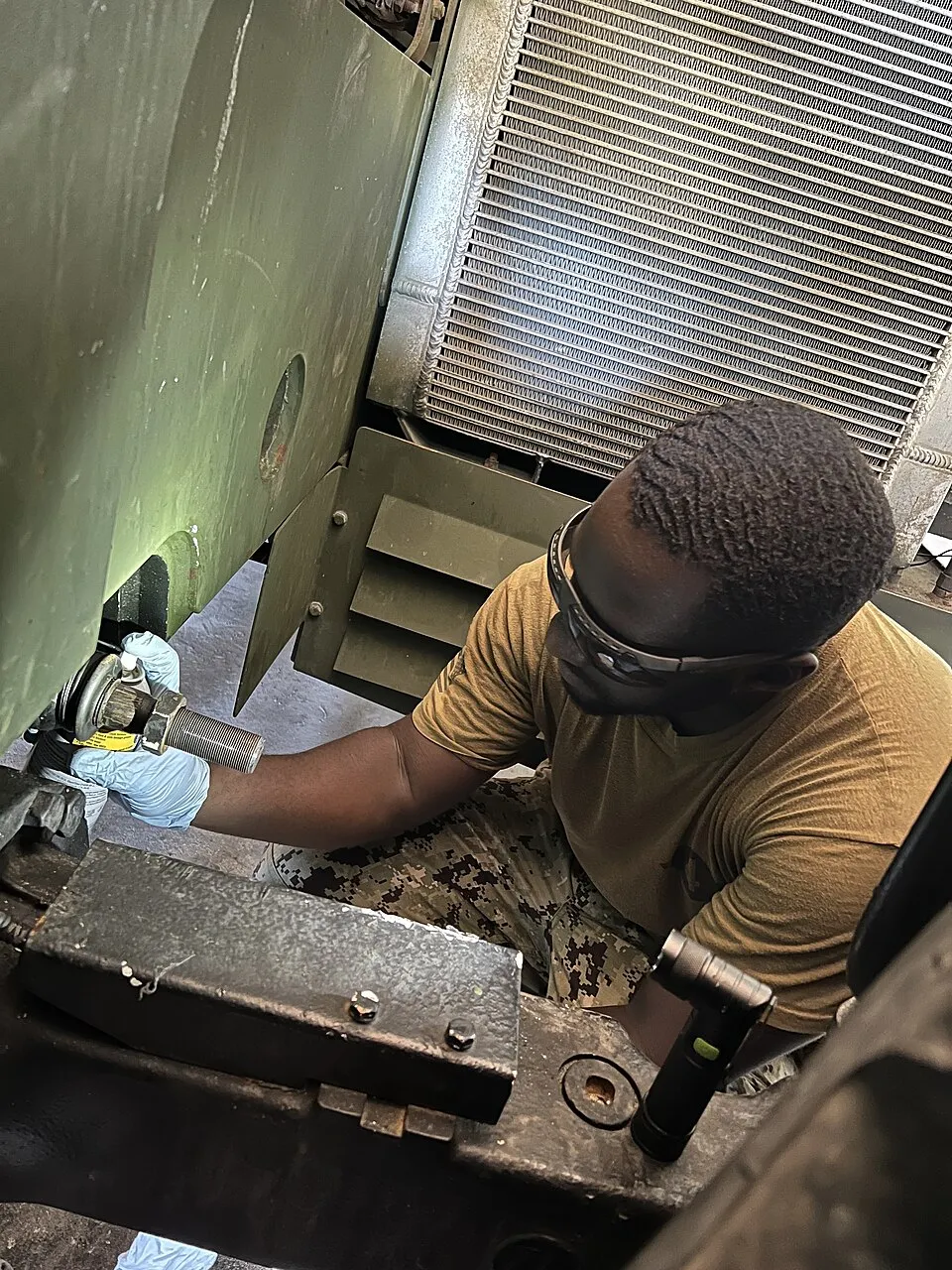 Hình minh họa: Quy trình bảo trì hàng ngày và hàng tuần cho máy móc công trình