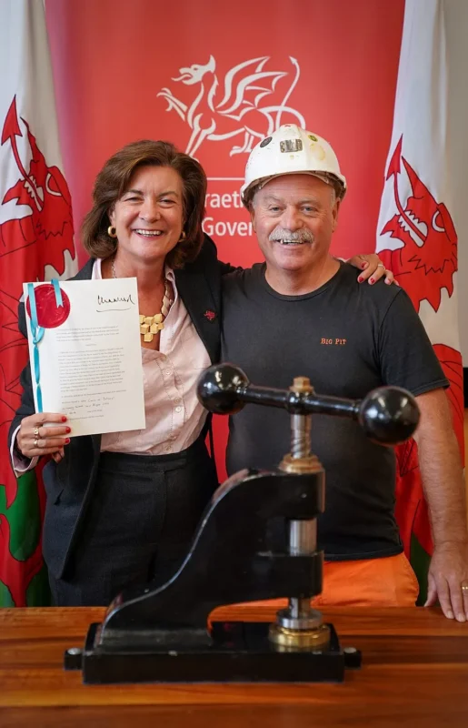 Hình minh họa: Yêu cầu pháp lý bắt buộc khi khai trường mỏ than 2026